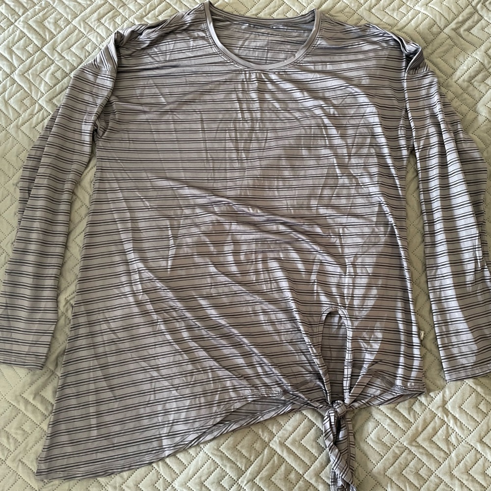 Lululemon Tie Your Practice Long Sleeve size 10